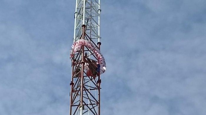 Meski Mengancam Akan Melompat, Seorang Pria Memanjat Menara Antena Radio Setinggi 65 Meter