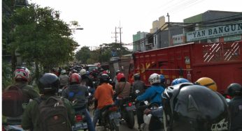 Jalan Romokalisari Yang Menghubungkan Surabaya Ke Gresik Melalui Perbatasan Mandeg Jegrek
