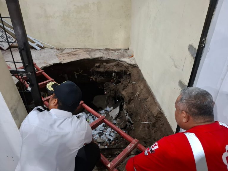 Kejadian Tak Terduga: Dua Warga Solo Terluka Akibat Lantai Ambles di Balai Warga
