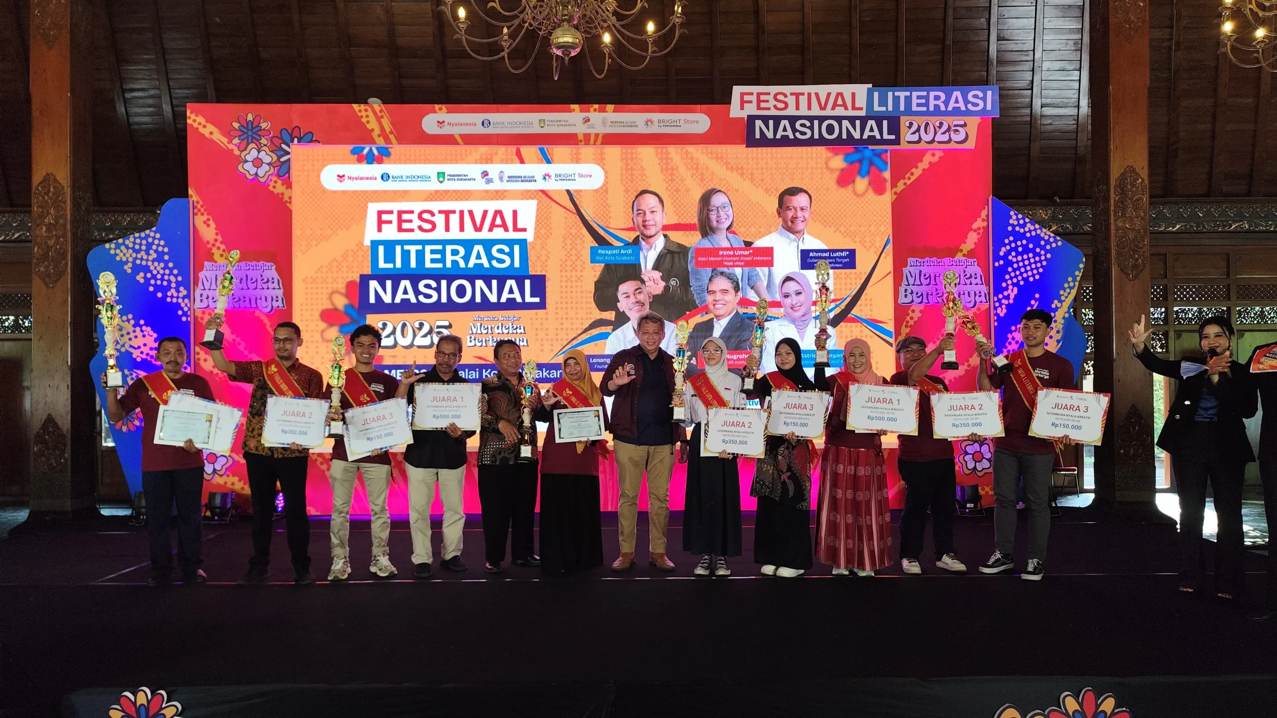 nyalanesia-apresiasi-73-pahlawan-literasi-di-festival-literasi-nasional-2025-solo