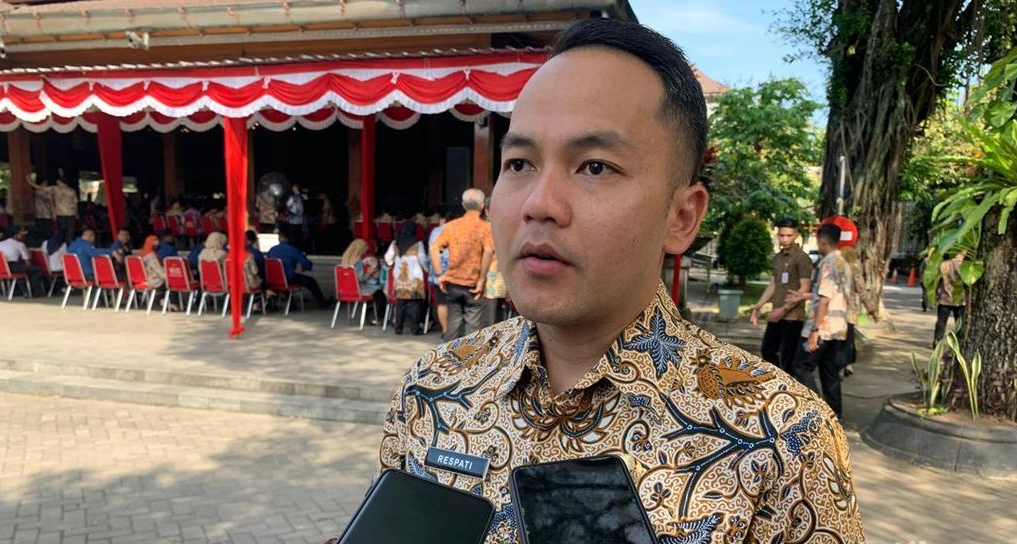 Wali Kota Solo Tanggapi Aduan Ijazah Ditahan: "Tak Jupuki Kabeh!"