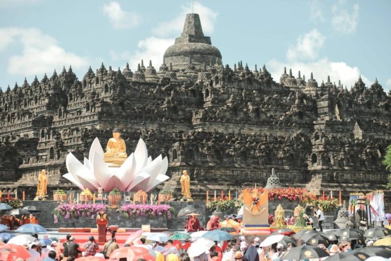 Waisak 2025 di Solo: Pawai 3,3 Kilometer dan Upacara Yu Fo Satukan Keberagaman