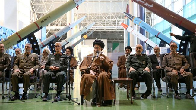 Iran Lancarkan Gelombang Rudal, Khamenei: Ini Awal Pertempuran!