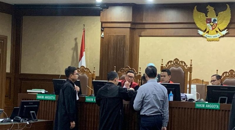 Tom Lembong Alami Sakit Gigi Usai Cicip Gula Rafinasi di Sidang: “Langsung Kerasa!