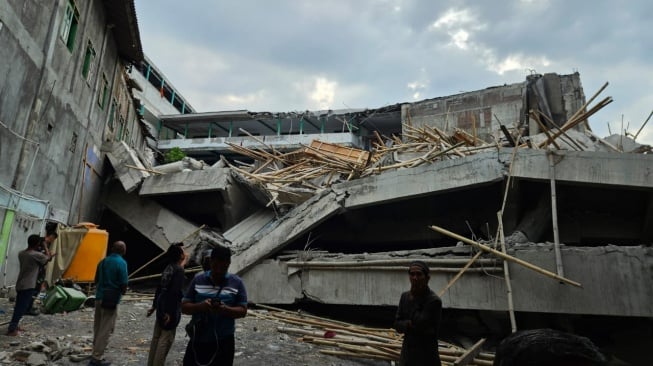 Ambruknya Ponpes Al Khoziny di Sidoarjo: Satu Santri Tewas, Puluhan Luka-Luka